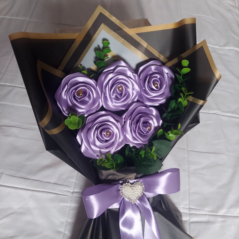 Elegant Purple Rose Bouquet with Black Wrap